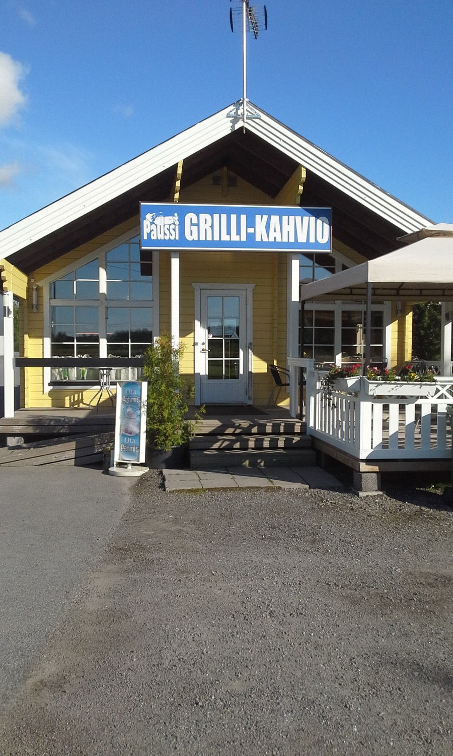 Grilli-Kahvio Paussi, Teuva – ruoka ja tunnelma